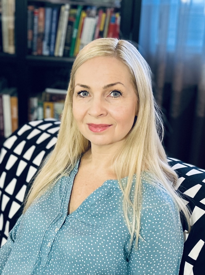 mentálhigiénés szakember, irodalomterapeuta, képzésben lévő pár- és családterapeuta, coach, tehetségsegítő tutor, stresszkezelés és hatékony kommunikáció facilitátor Bodor Lilla