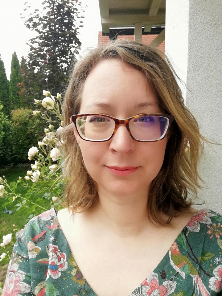 pszichológus, közgazdász,  képzésben lévő kognitív viselkedésterápiás konzultáns Kotsy-Ludányi Kitti