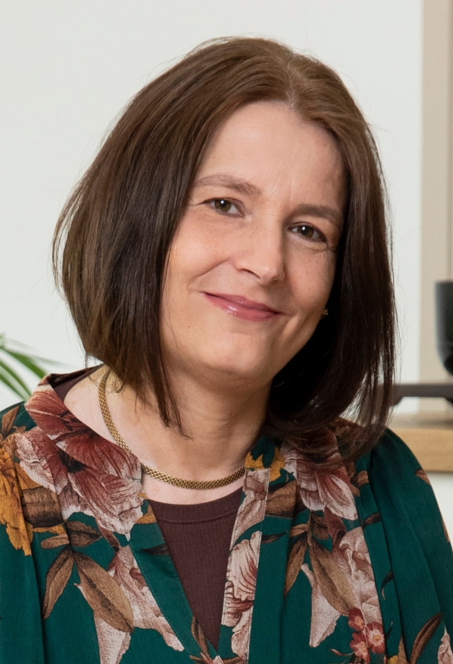 ÉFT párterapeuta, Prepare Enrich párkapcsolati tanácsadó, képzésben lévő pár-és  családterapeuta  Kuthy Dorottya